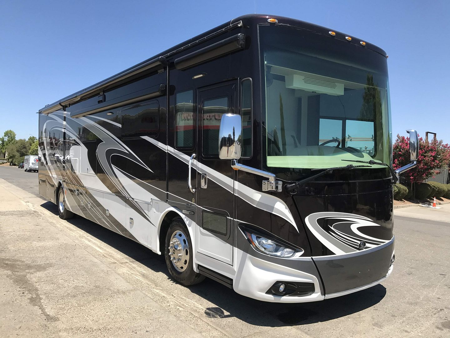 2016 Tiffin Phaeton 40AH - Image 2