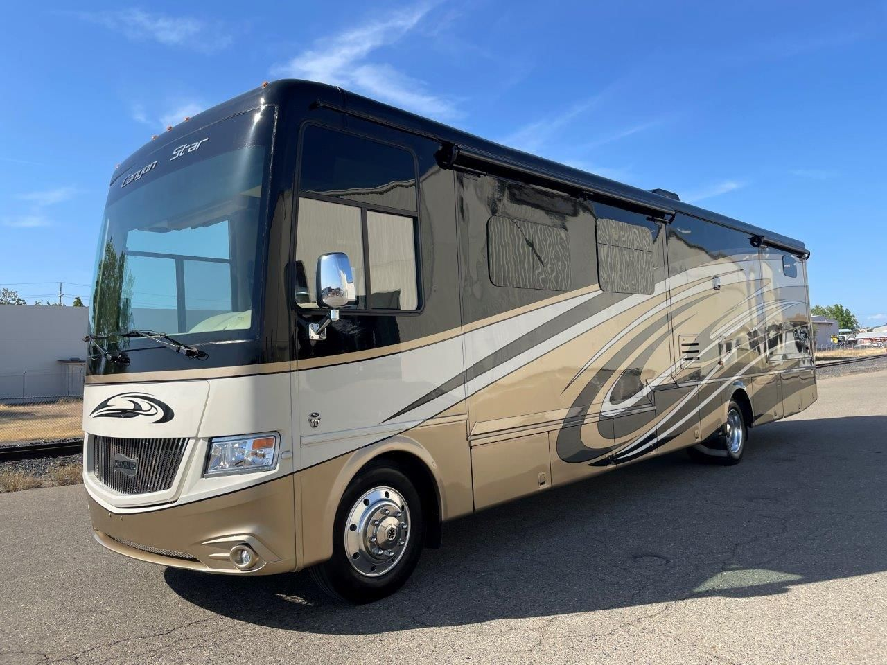 2016 Newmar Canyon Star 3911 - Image 2