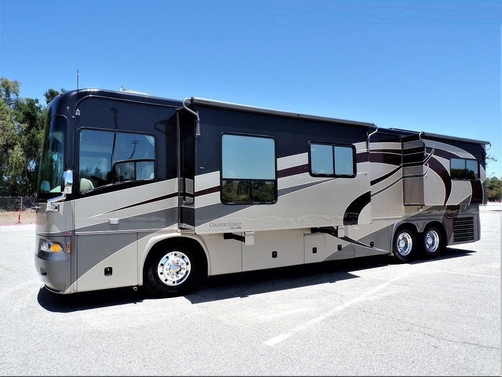 2005 Country Coach Allure 470 Series Mckenzie Bridge - Image 2