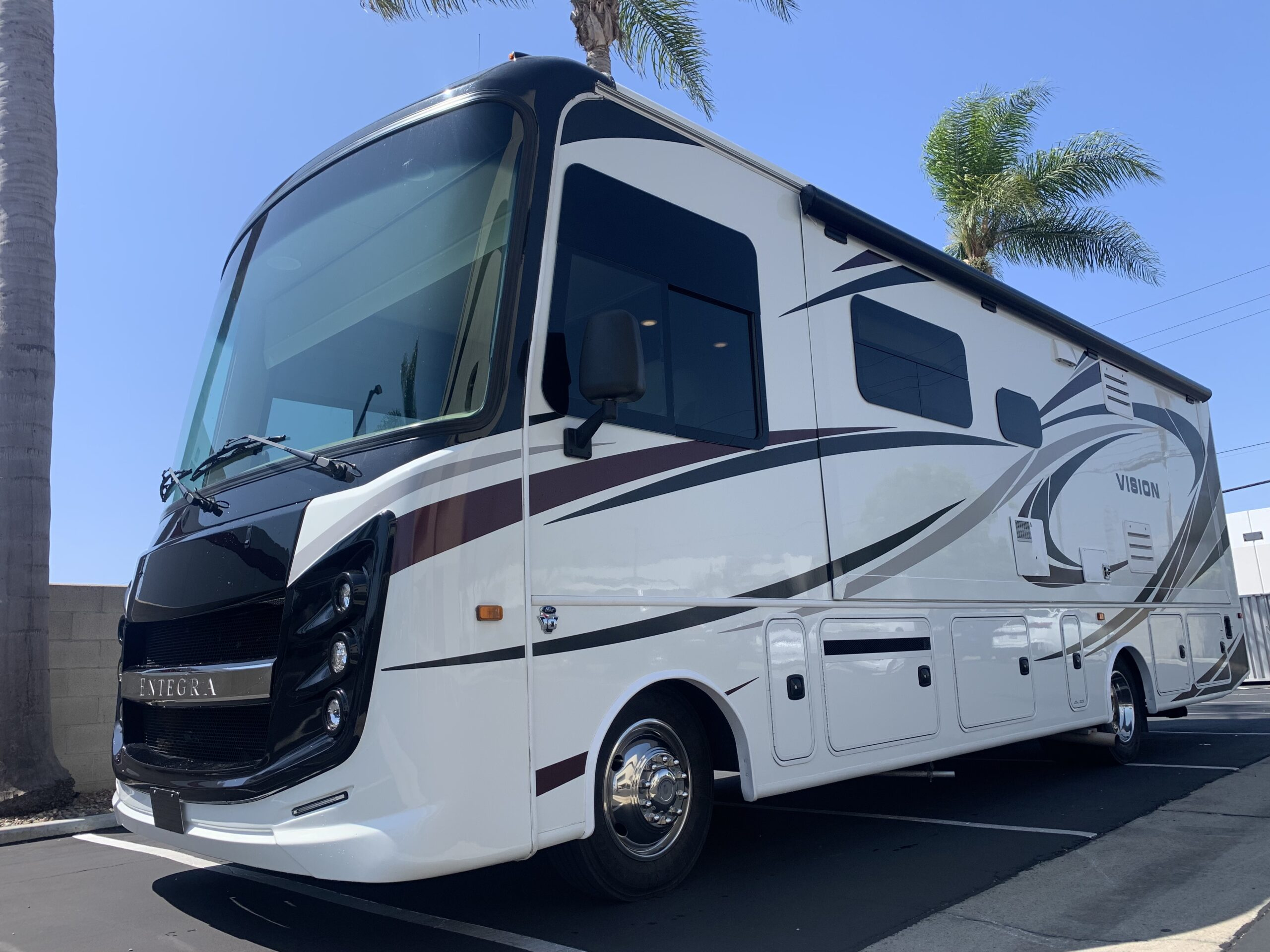 2019 Entegra Vision 29S - Image 2