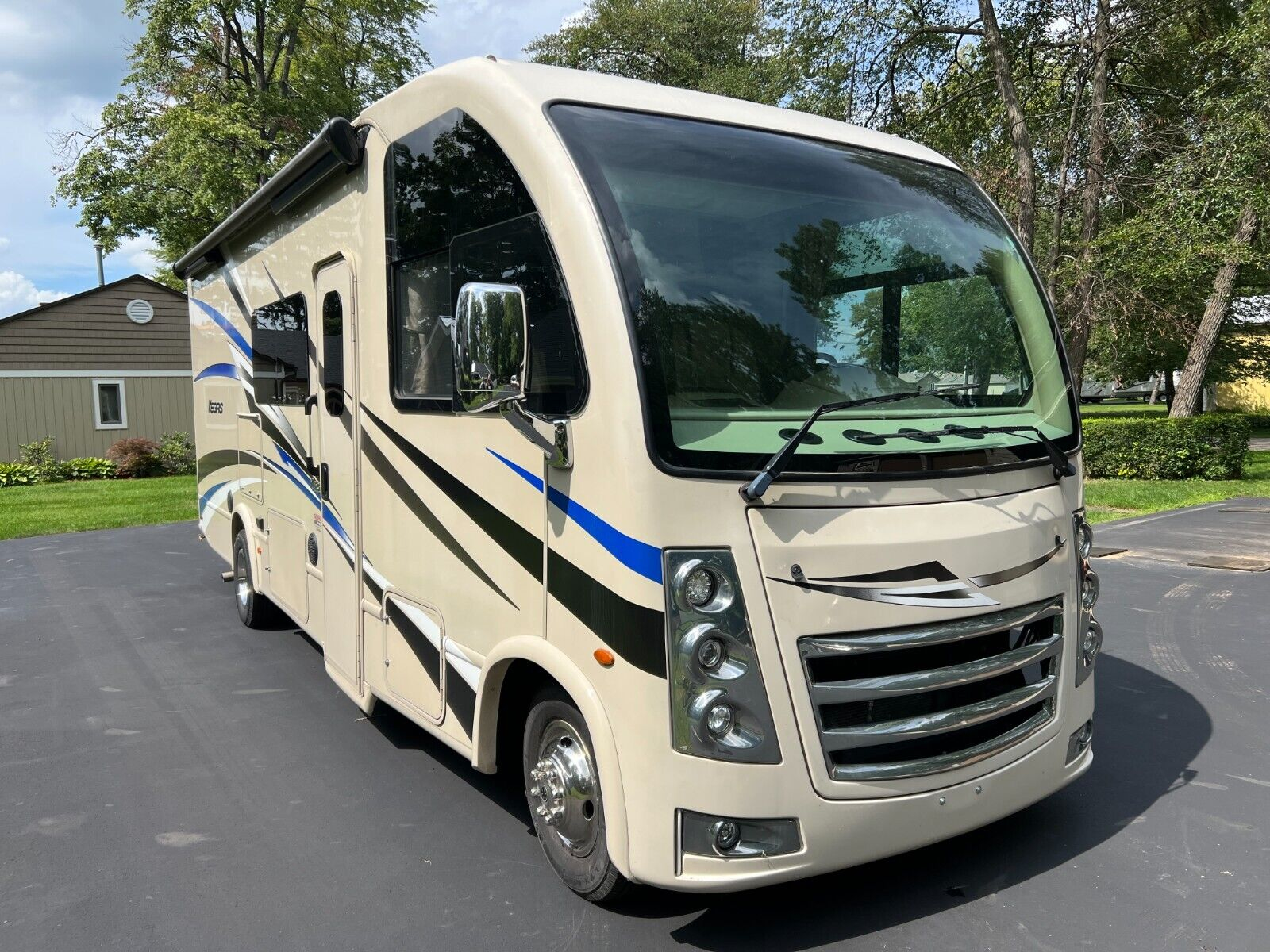 2018 Thor Motor Coach Vegas 25.3