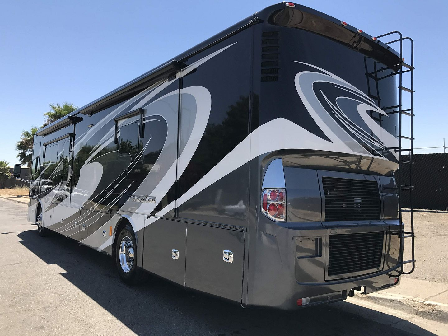 2016 Tiffin Phaeton 40AH - Image 4