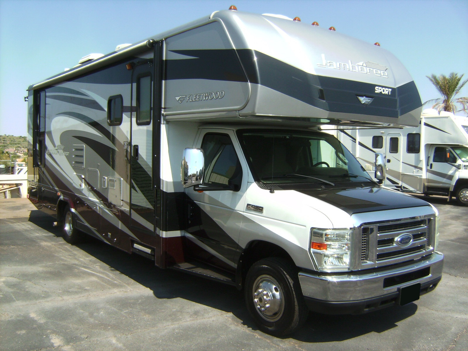 2012 Fleetwood Jamboree Sport 28Z - Image 3