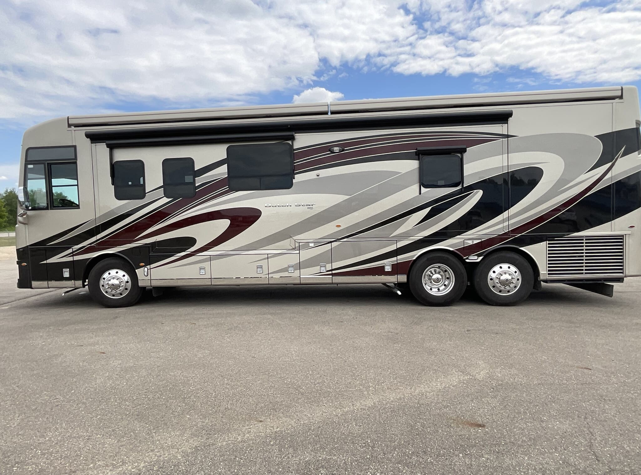 2019 Newmar Dutch Star 4018 - Image 3