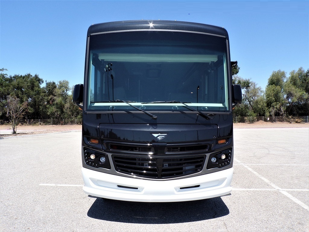 2019 Fleetwood Bounder 35K - Image 12