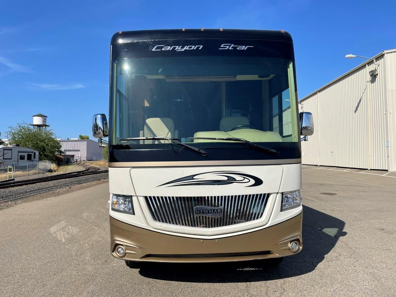 2016 Newmar Canyon Star 3911 - Image 4