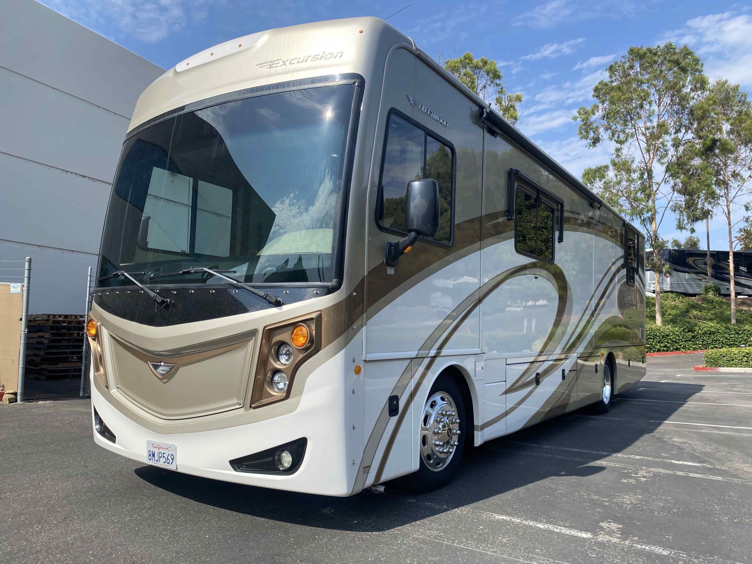 2013 Fleetwood Excursion 33A - Image 3