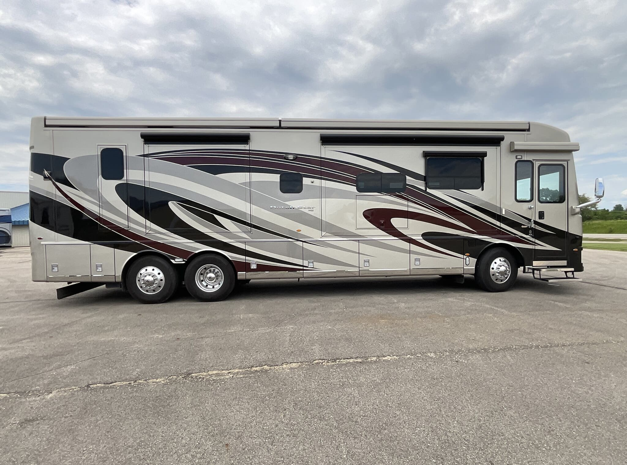 2019 Newmar Dutch Star 4018 - Image 4