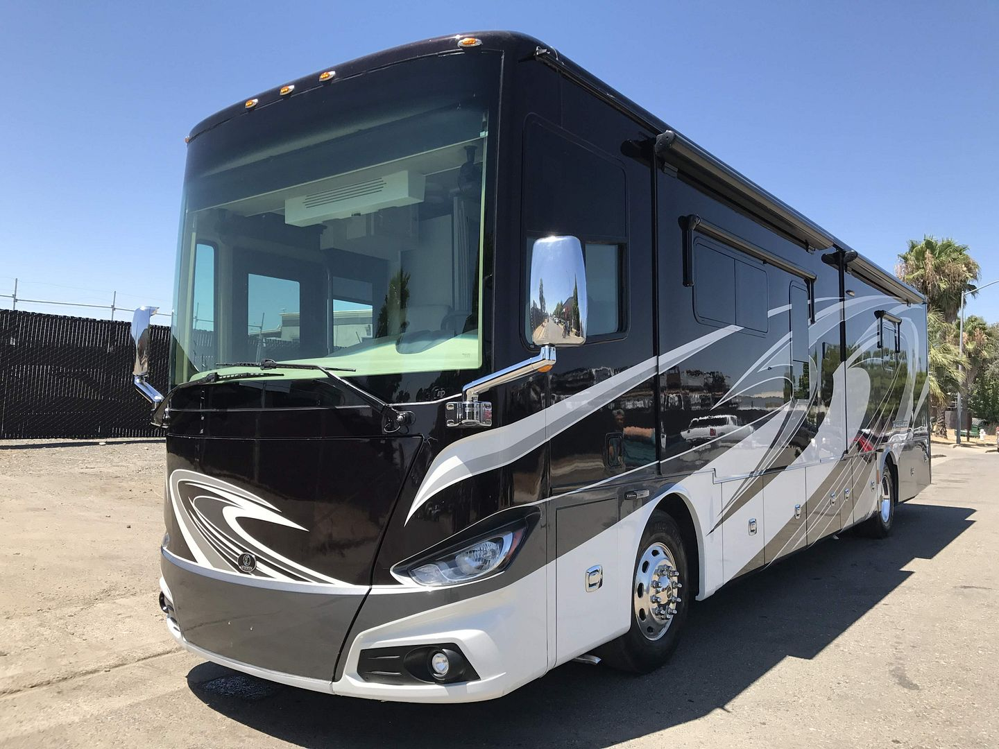 2016 Tiffin Phaeton 40AH - Image 3