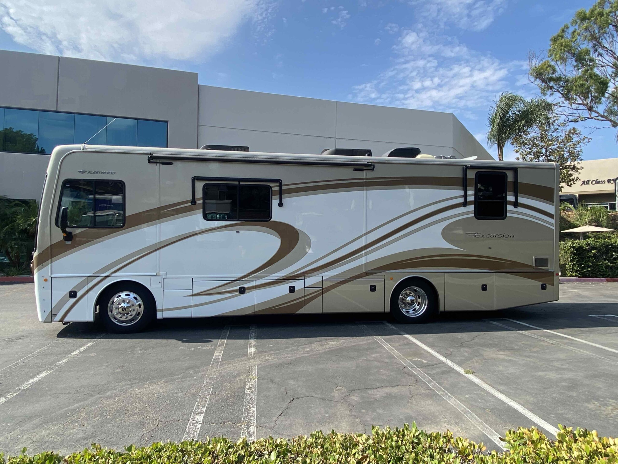 2013 Fleetwood Excursion 33A - Image 5