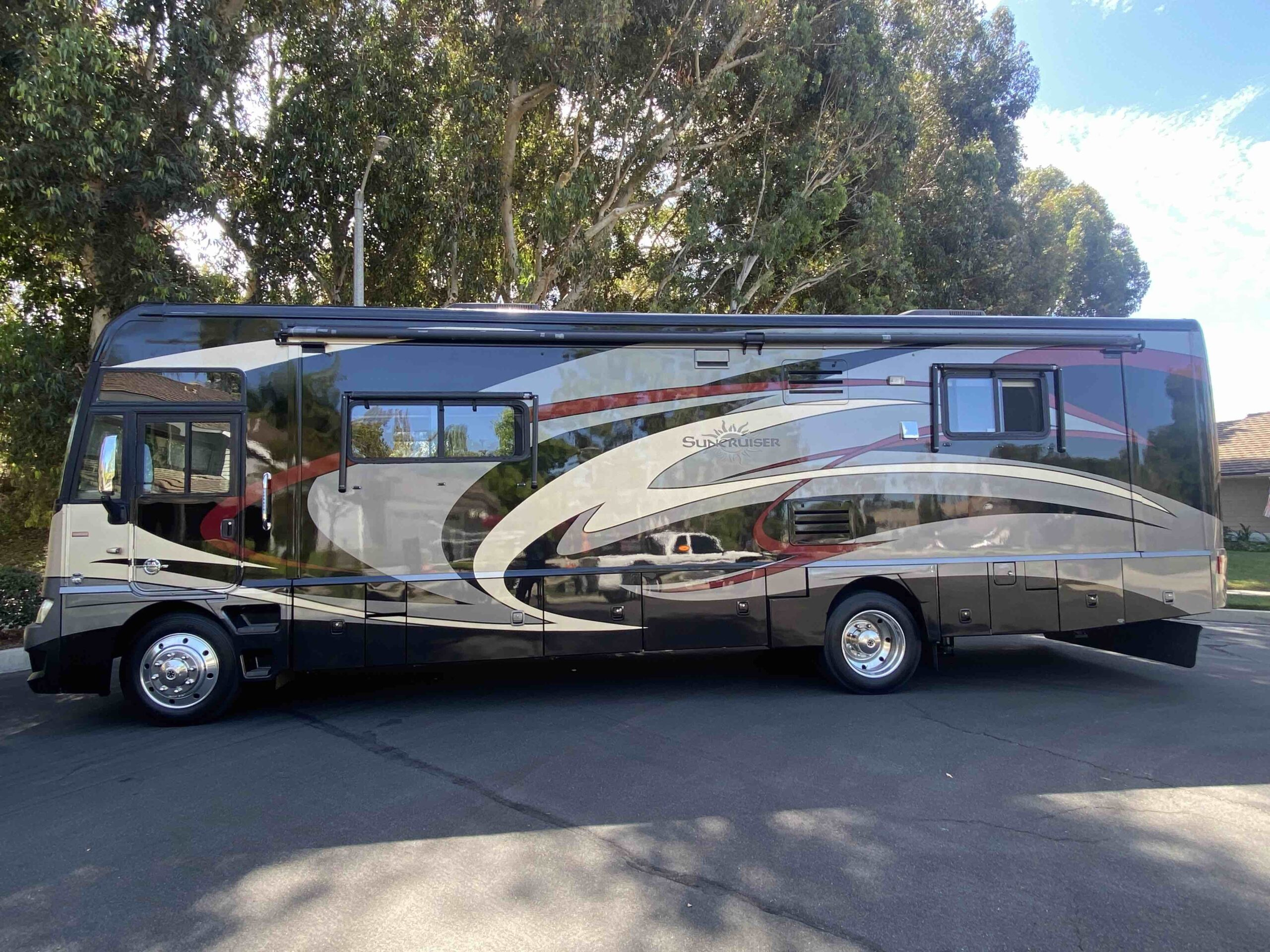 2011 Itasca Suncruiser 35P - Image 4