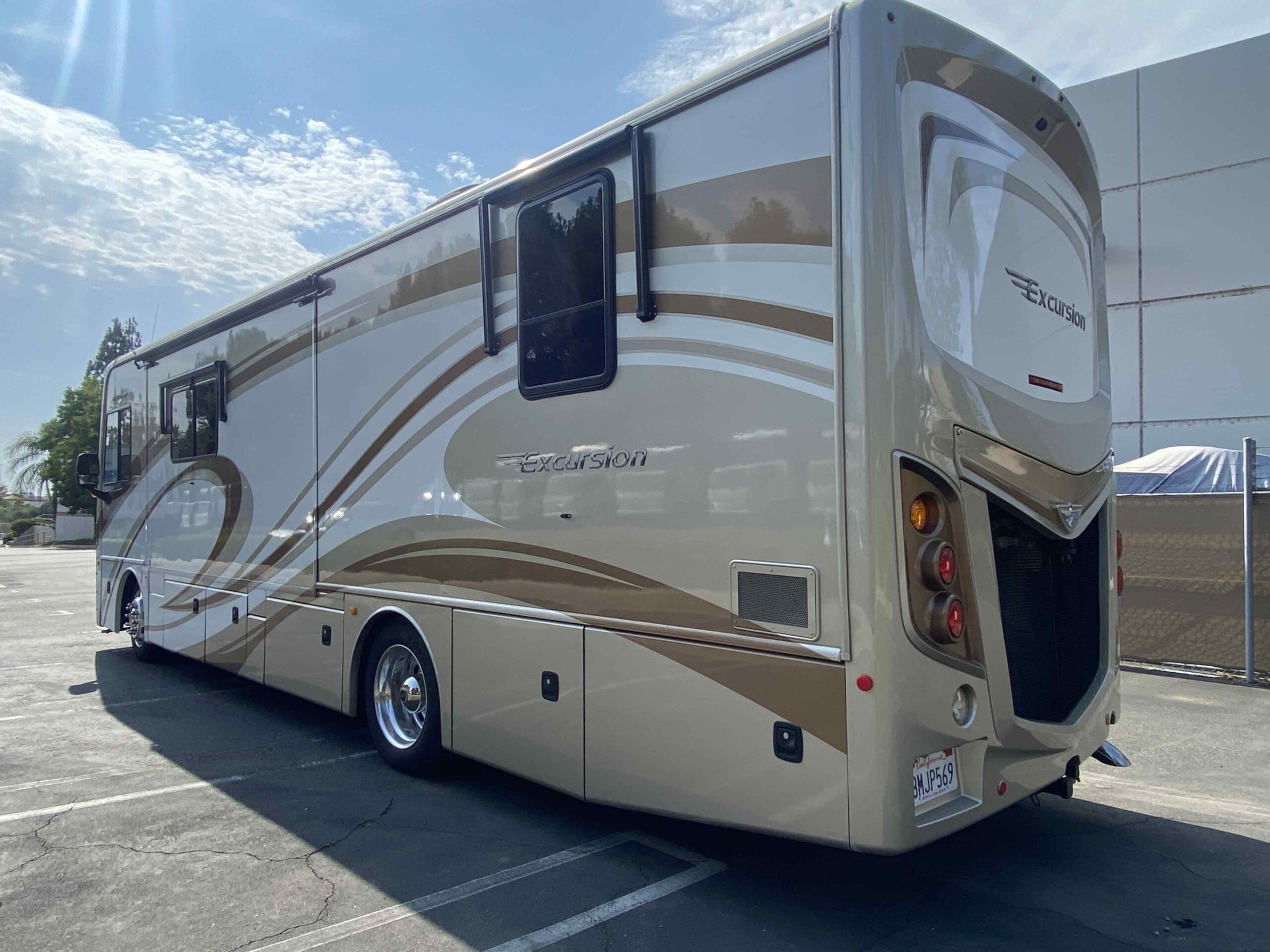 2013 Fleetwood Excursion 33A - Image 6