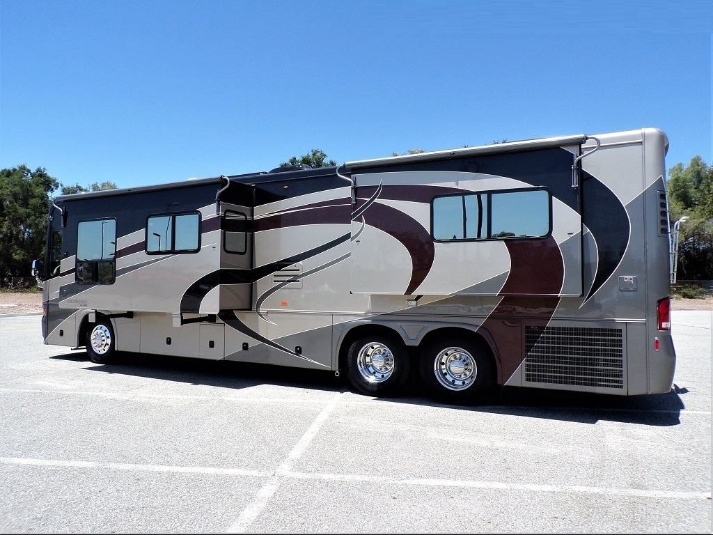 2005 Country Coach Allure 470 Series Mckenzie Bridge - Image 4