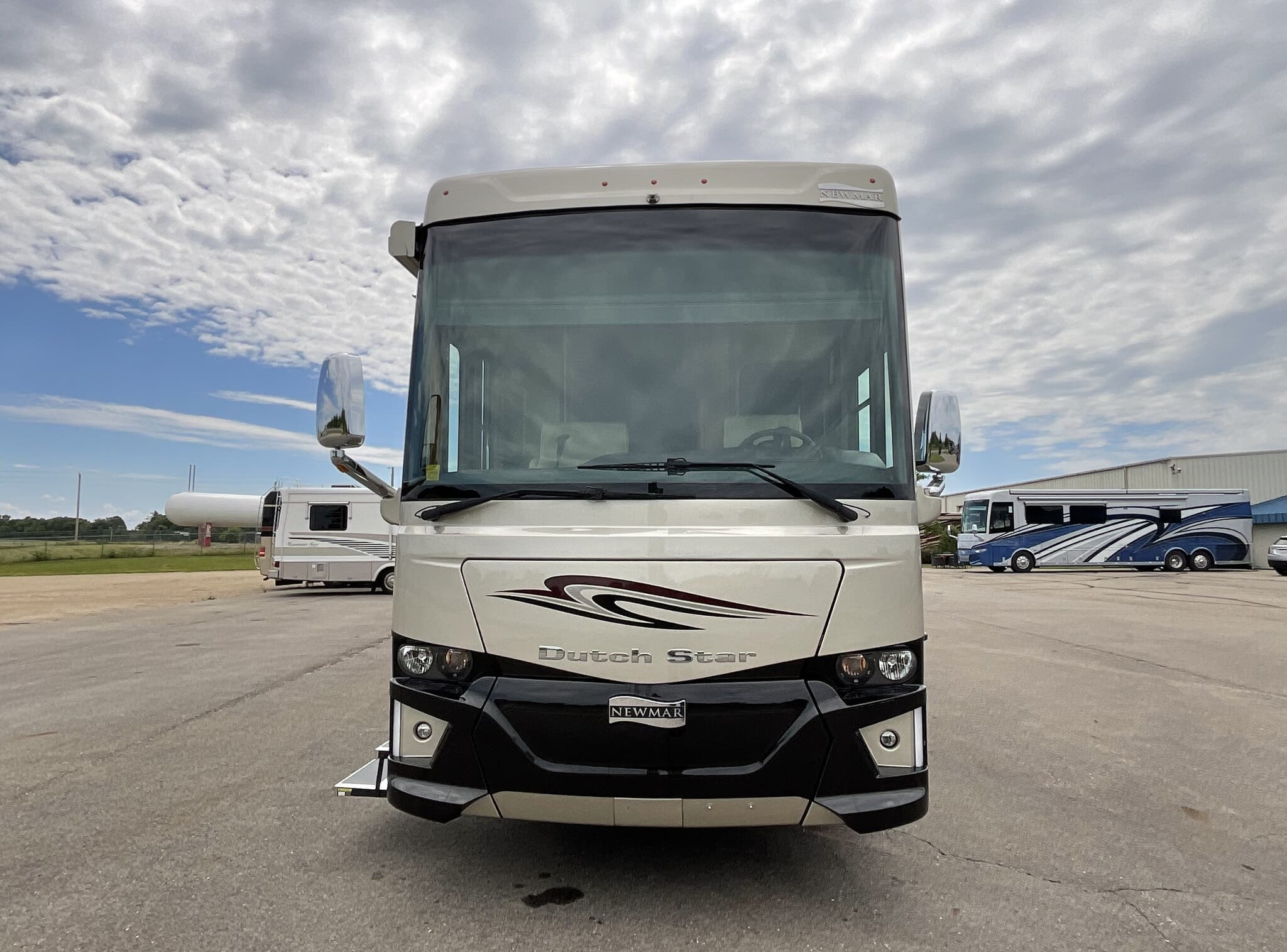 2019 Newmar Dutch Star 4018 - Image 15