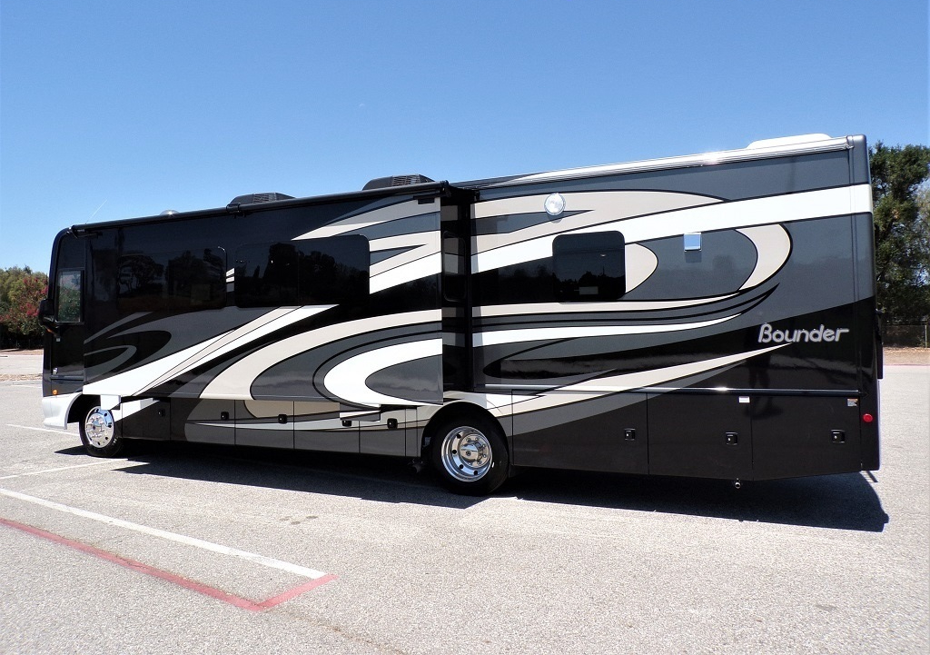 2019 Fleetwood Bounder 35K - Image 14