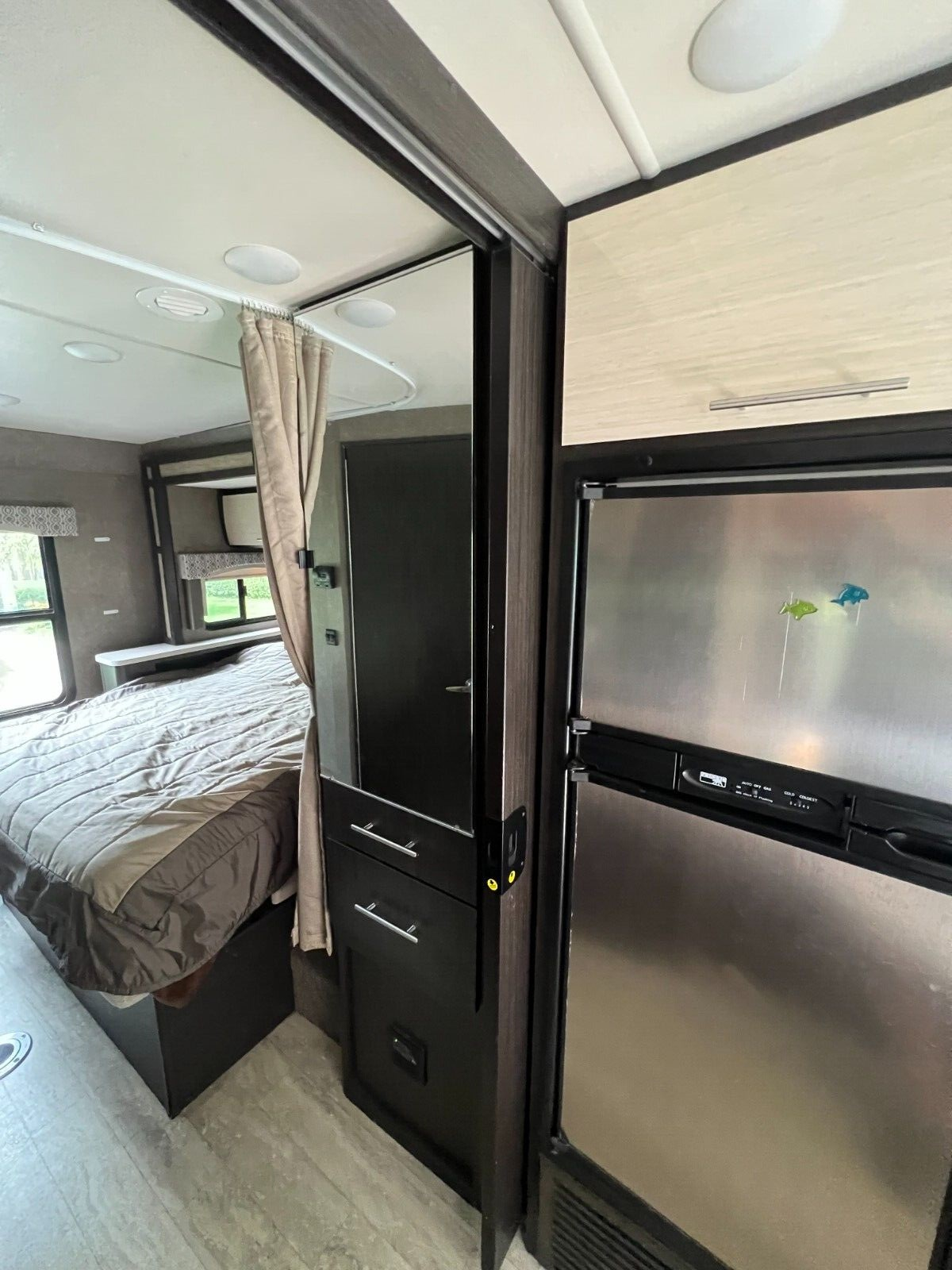 2018 Thor Motor Coach Vegas 25.3 - Image 18