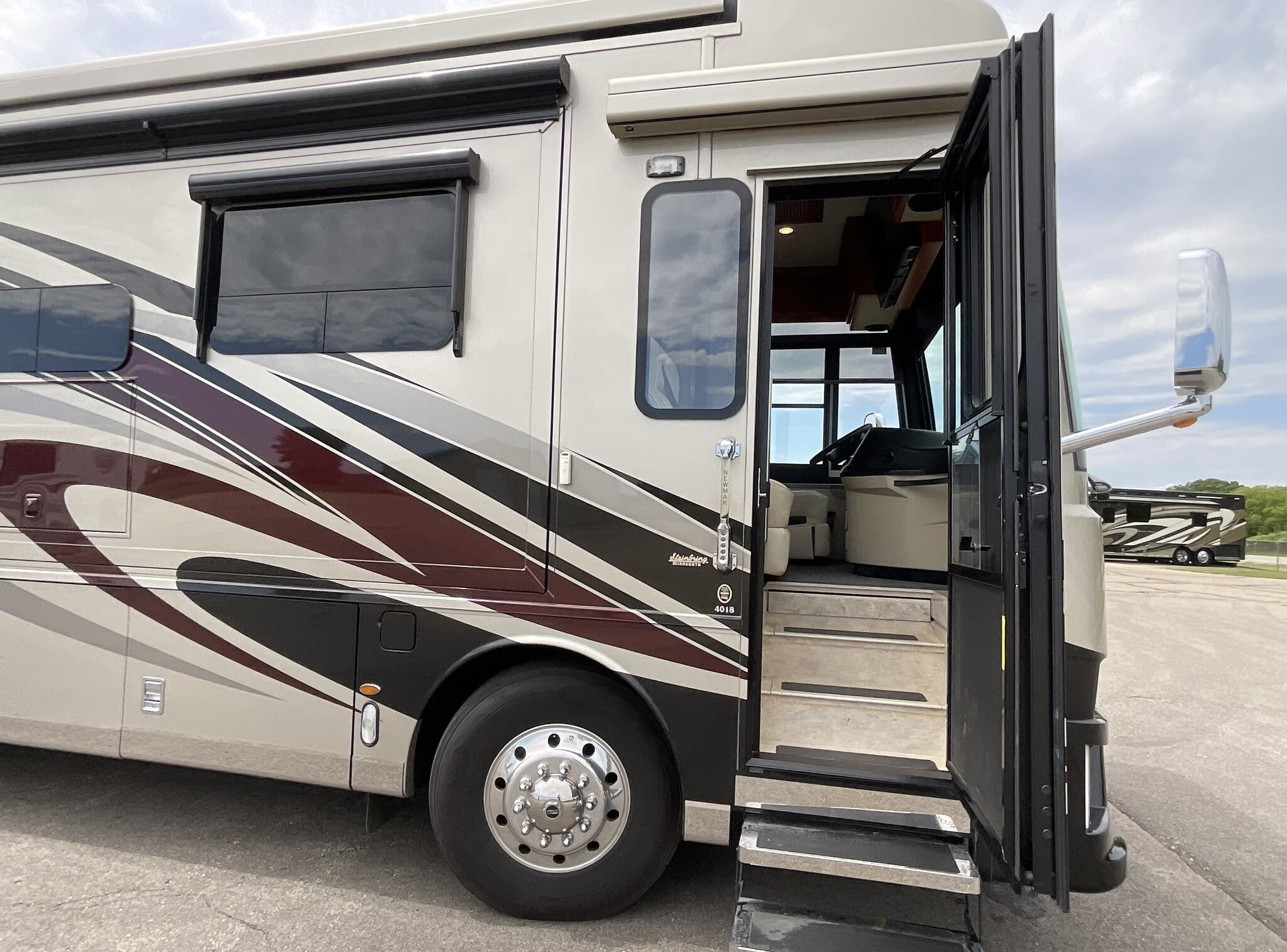 2019 Newmar Dutch Star 4018 - Image 17