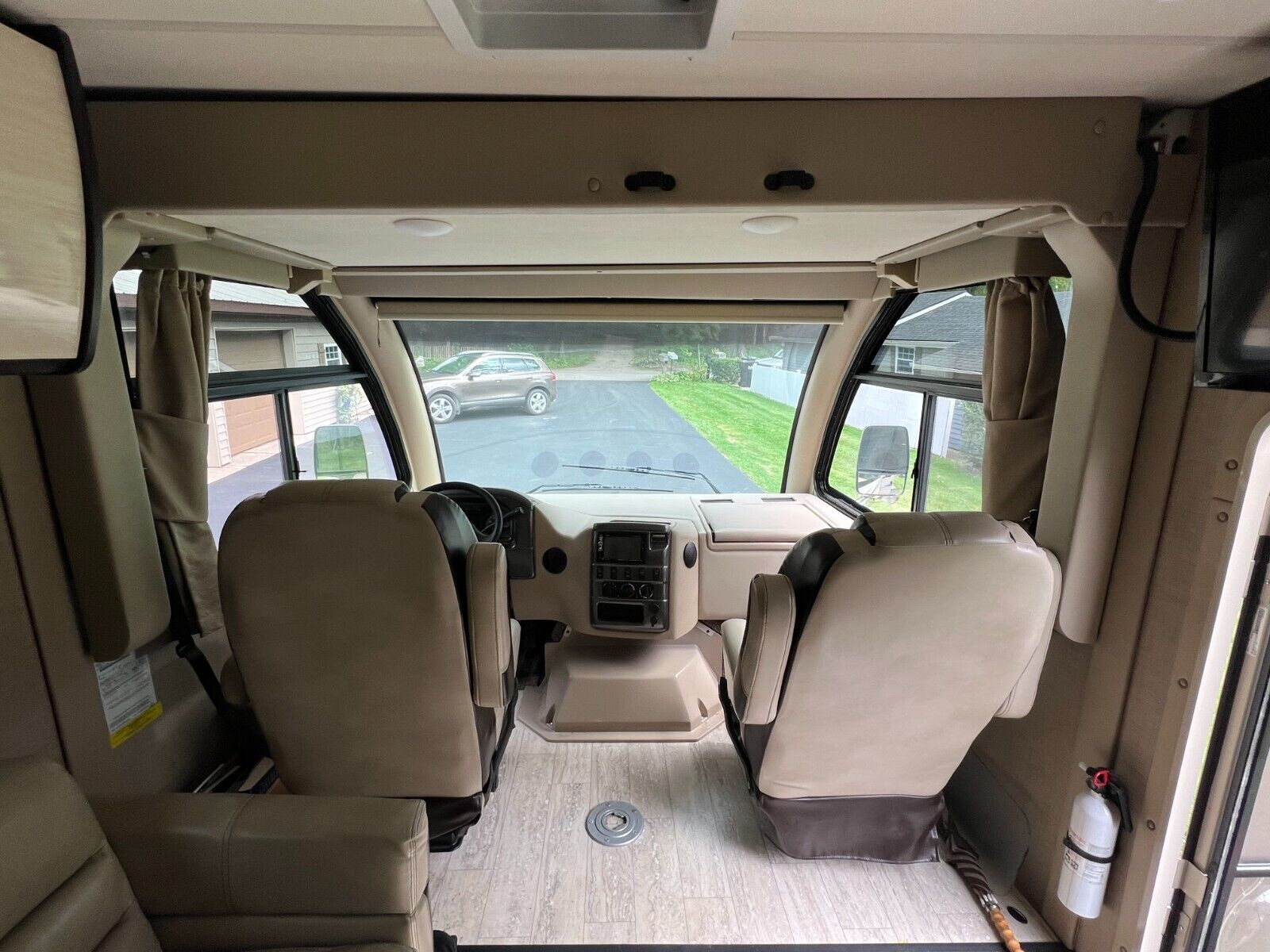 2018 Thor Motor Coach Vegas 25.3 - Image 19