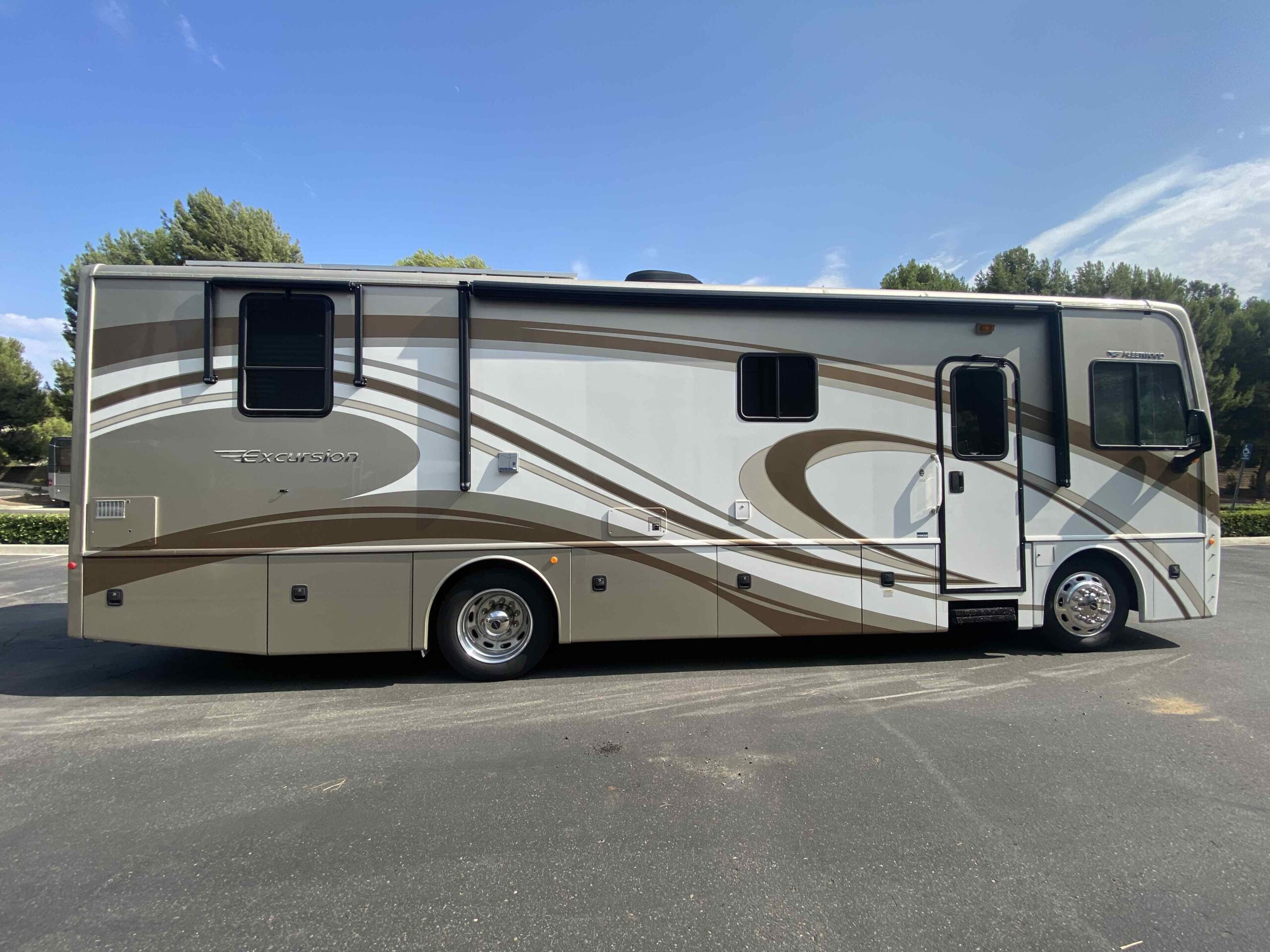 2013 Fleetwood Excursion 33A - Image 19