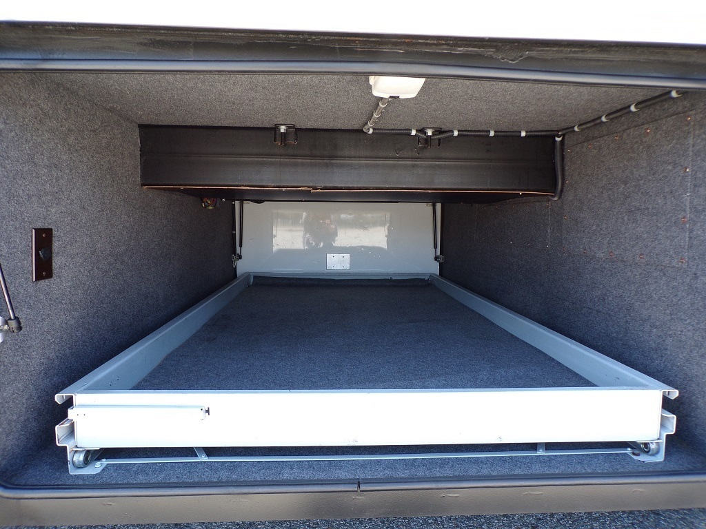 2005 Country Coach Allure 470 Series Mckenzie Bridge - Image 18