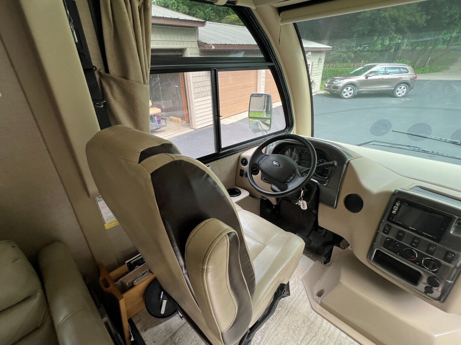 2018 Thor Motor Coach Vegas 25.3 - Image 20