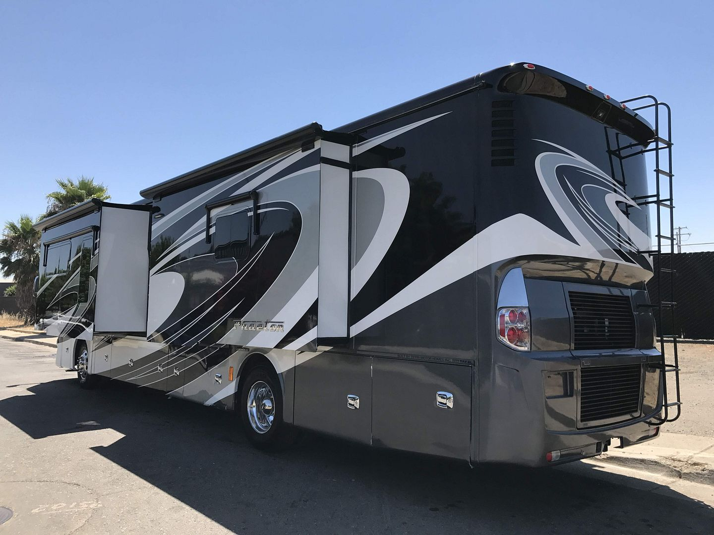 2016 Tiffin Phaeton 40AH - Image 21