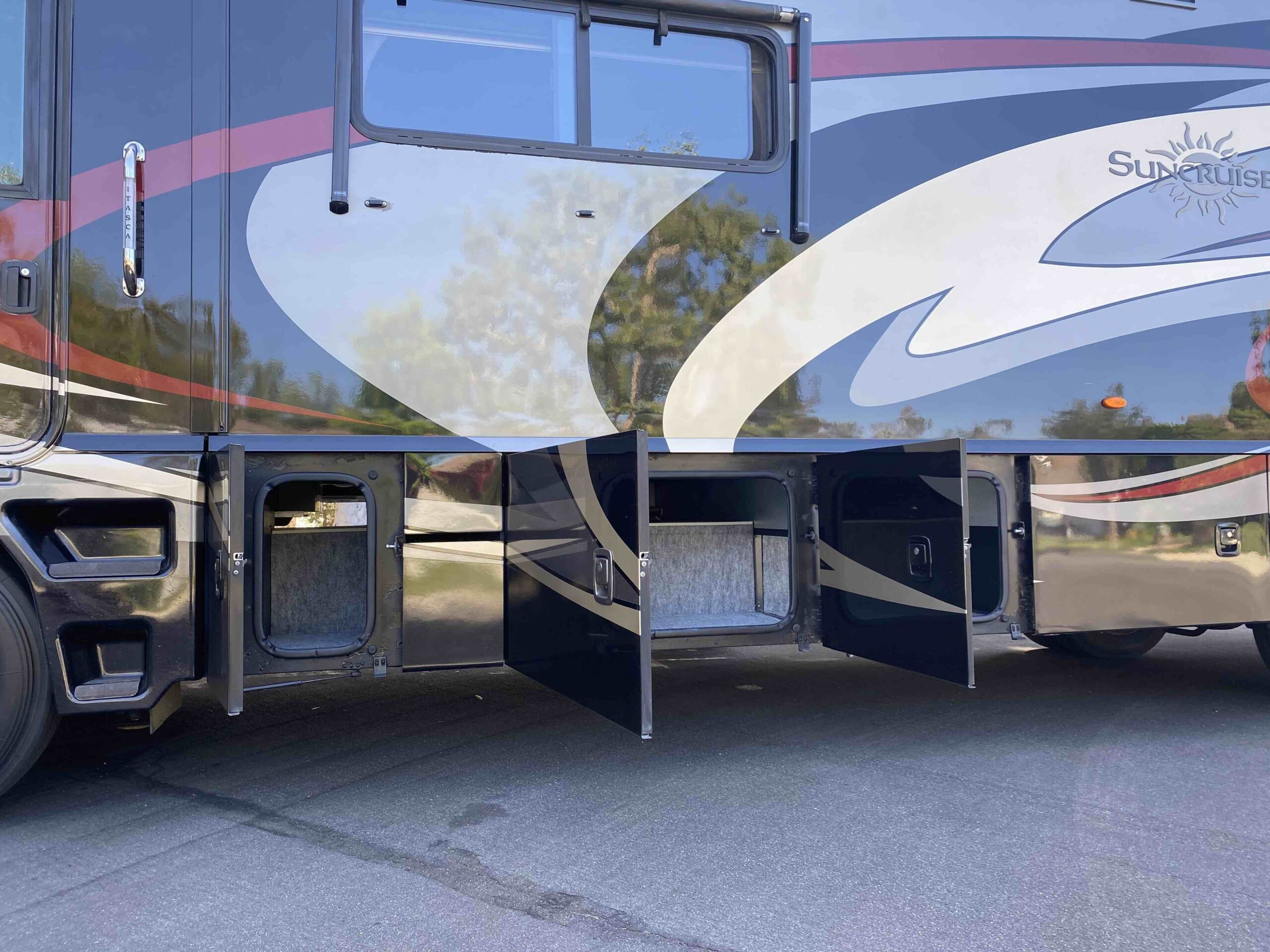 2011 Itasca Suncruiser 35P - Image 17