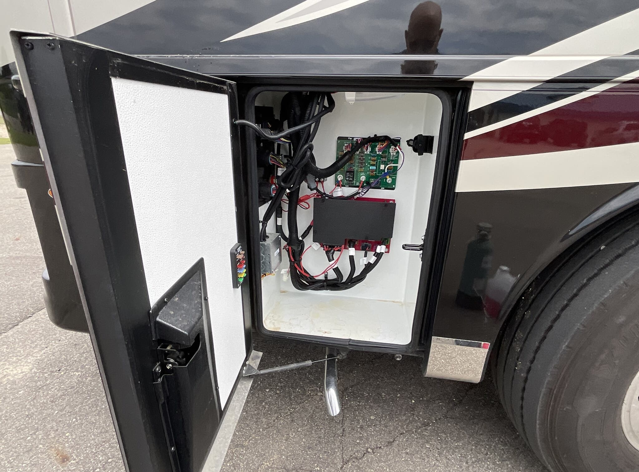 2019 Newmar Dutch Star 4018 - Image 19