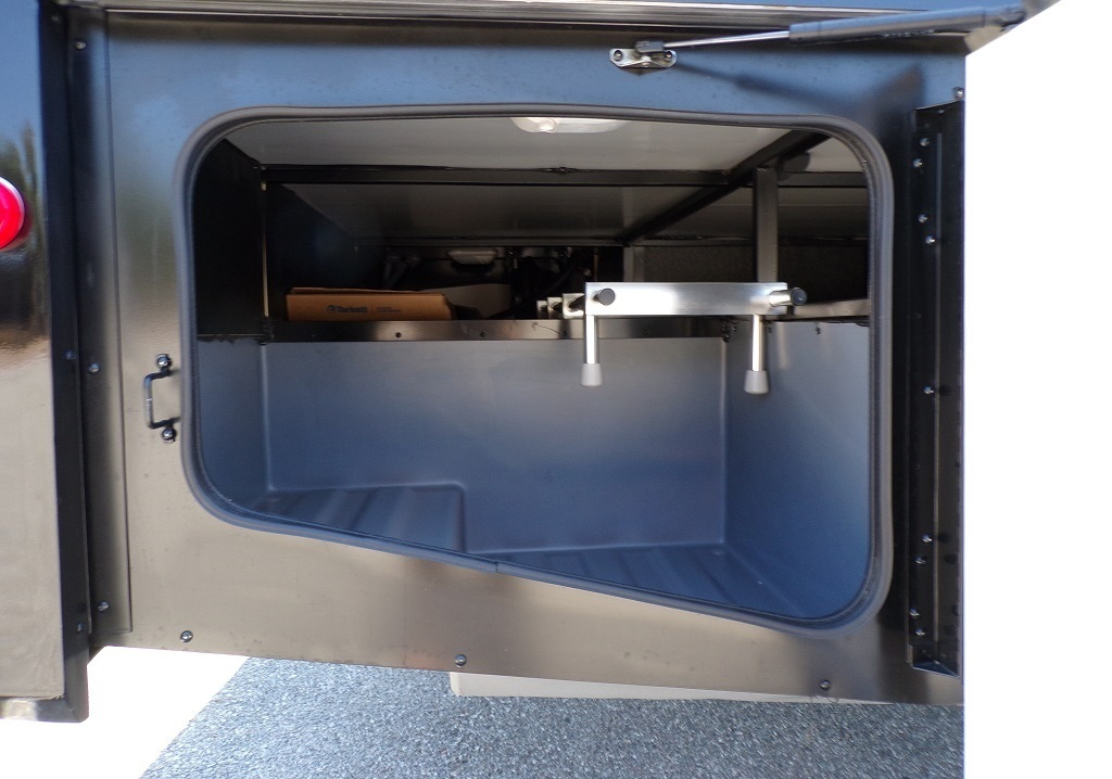 2019 Fleetwood Bounder 35K - Image 17