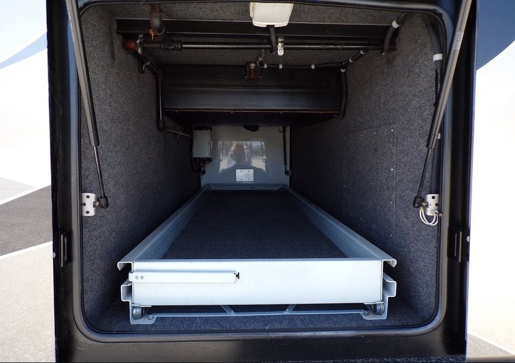 2005 Country Coach Allure 470 Series Mckenzie Bridge - Image 20