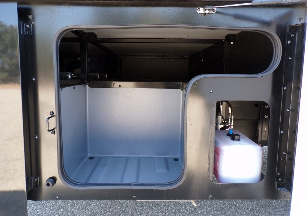 2019 Fleetwood Bounder 35K - Image 18