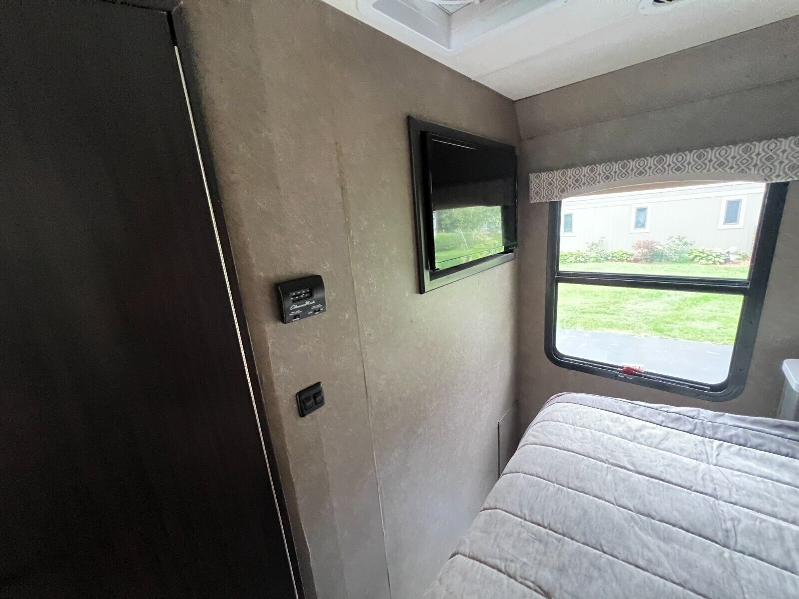 2018 Thor Motor Coach Vegas 25.3 - Image 22
