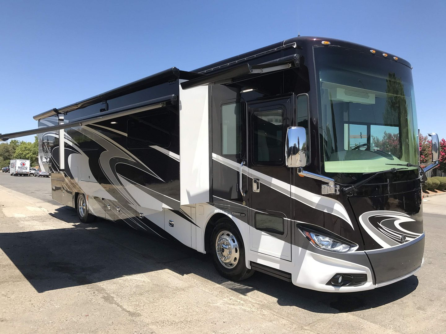 2016 Tiffin Phaeton 40AH - Image 23