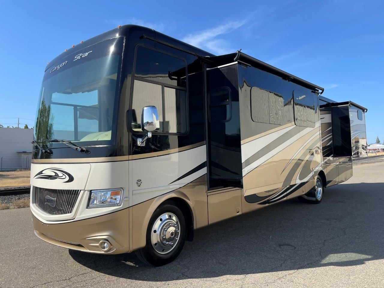 2016 Newmar Canyon Star 3911