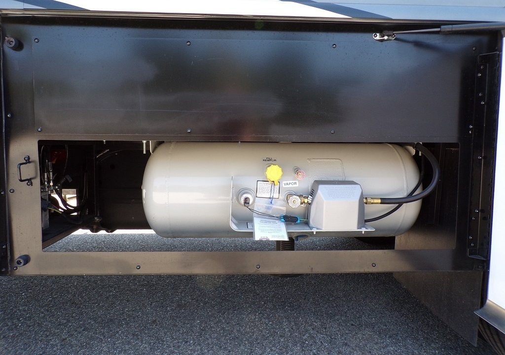 2019 Fleetwood Bounder 35K - Image 19