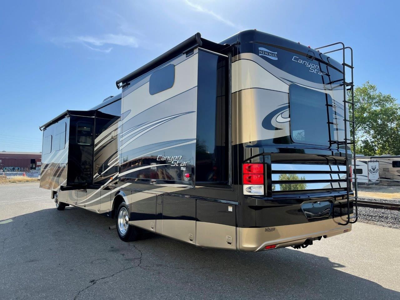 2016 Newmar Canyon Star 3911 - Image 23