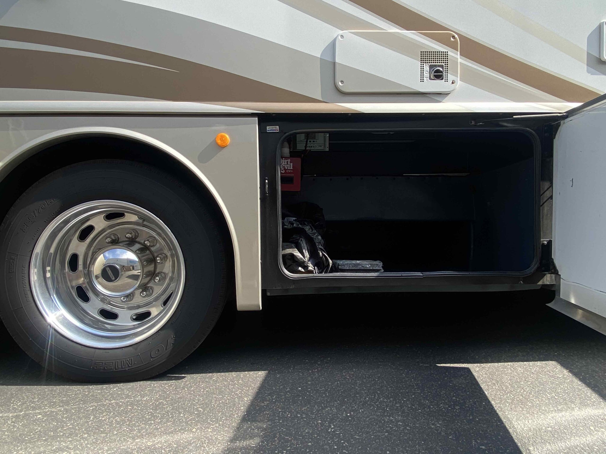 2013 Fleetwood Excursion 33A - Image 23