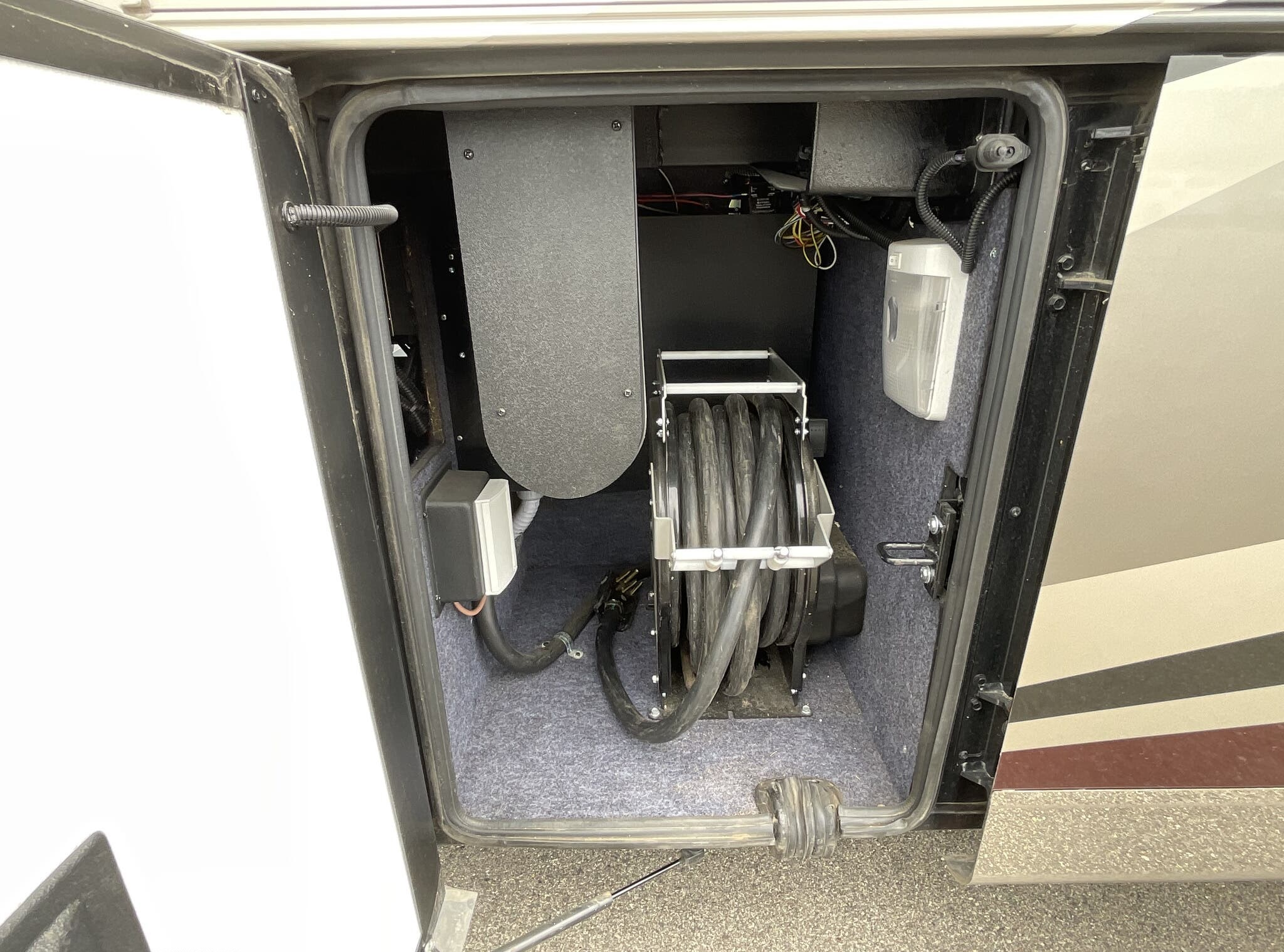 2019 Newmar Dutch Star 4018 - Image 22