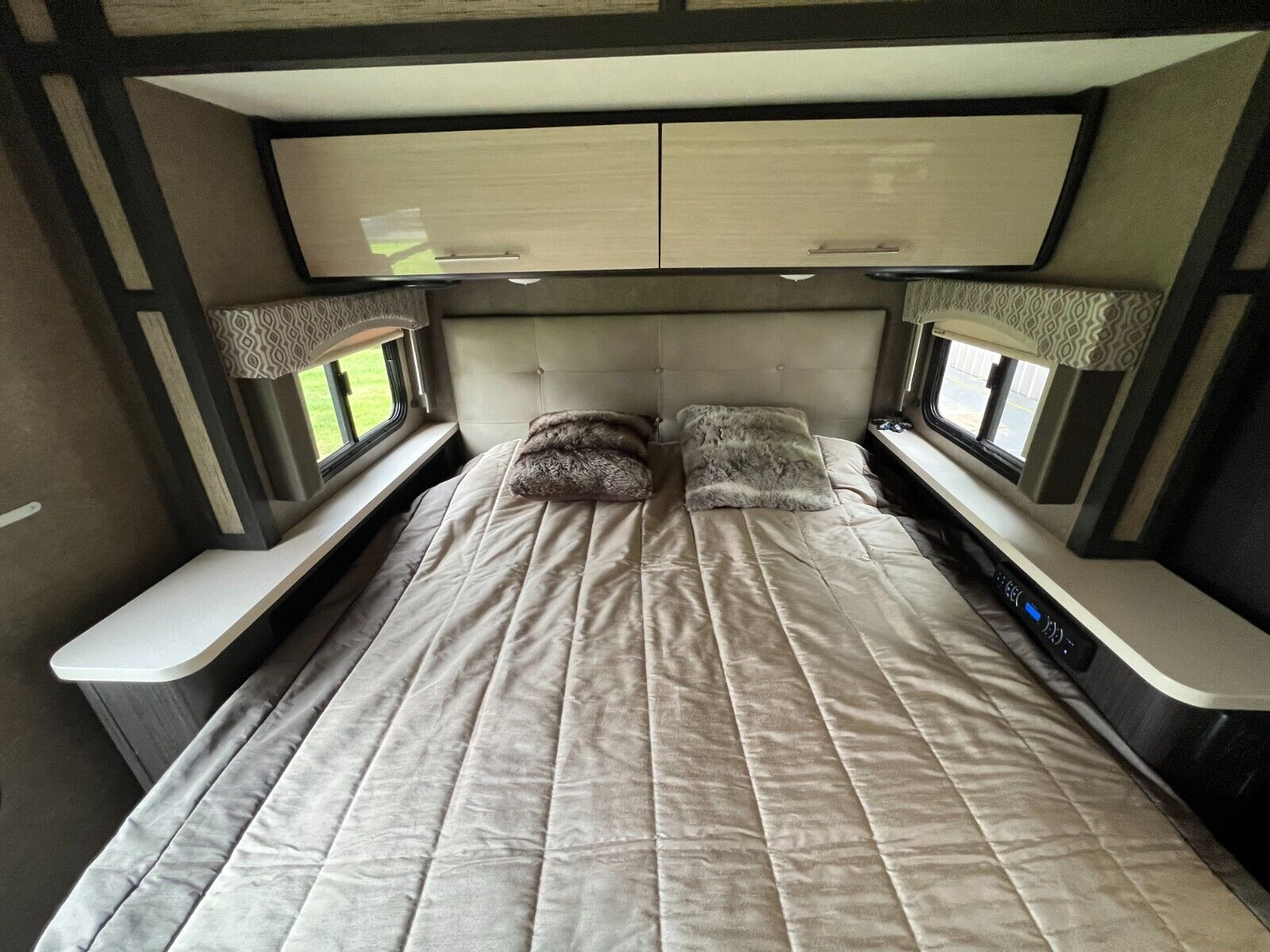 2018 Thor Motor Coach Vegas 25.3 - Image 24