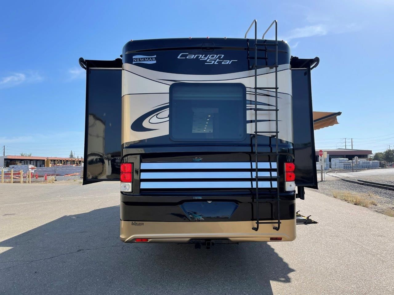 2016 Newmar Canyon Star 3911 - Image 24