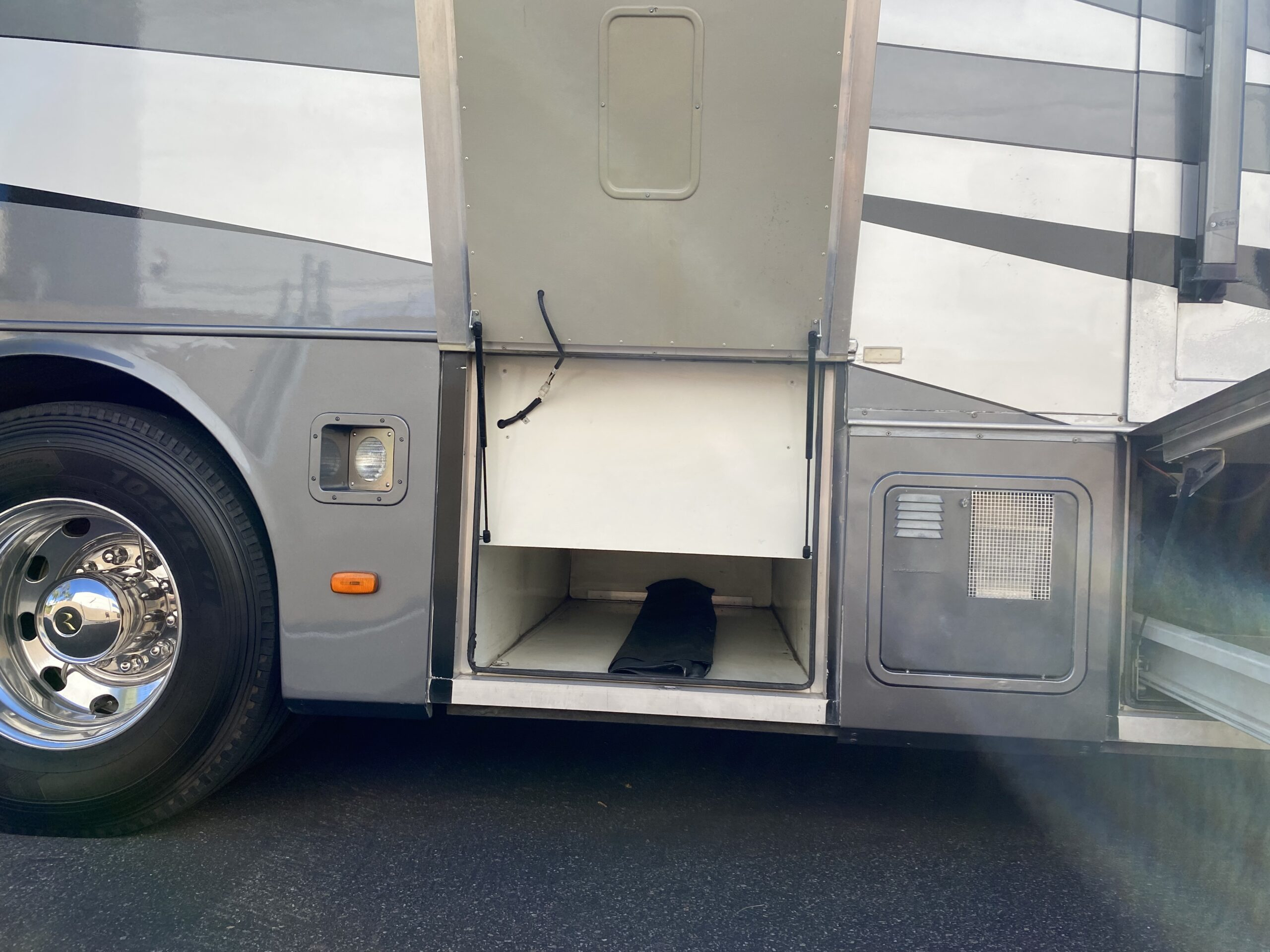 2004 Holiday Rambler Imperial 40PST - Image 21