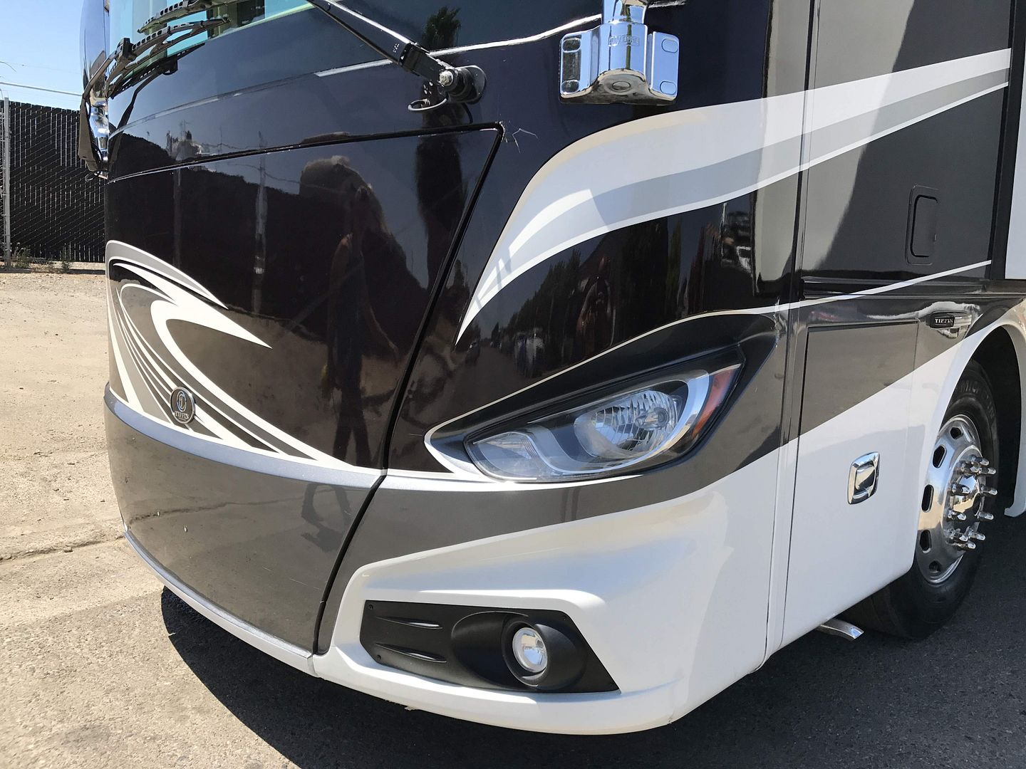 2016 Tiffin Phaeton 40AH - Image 26