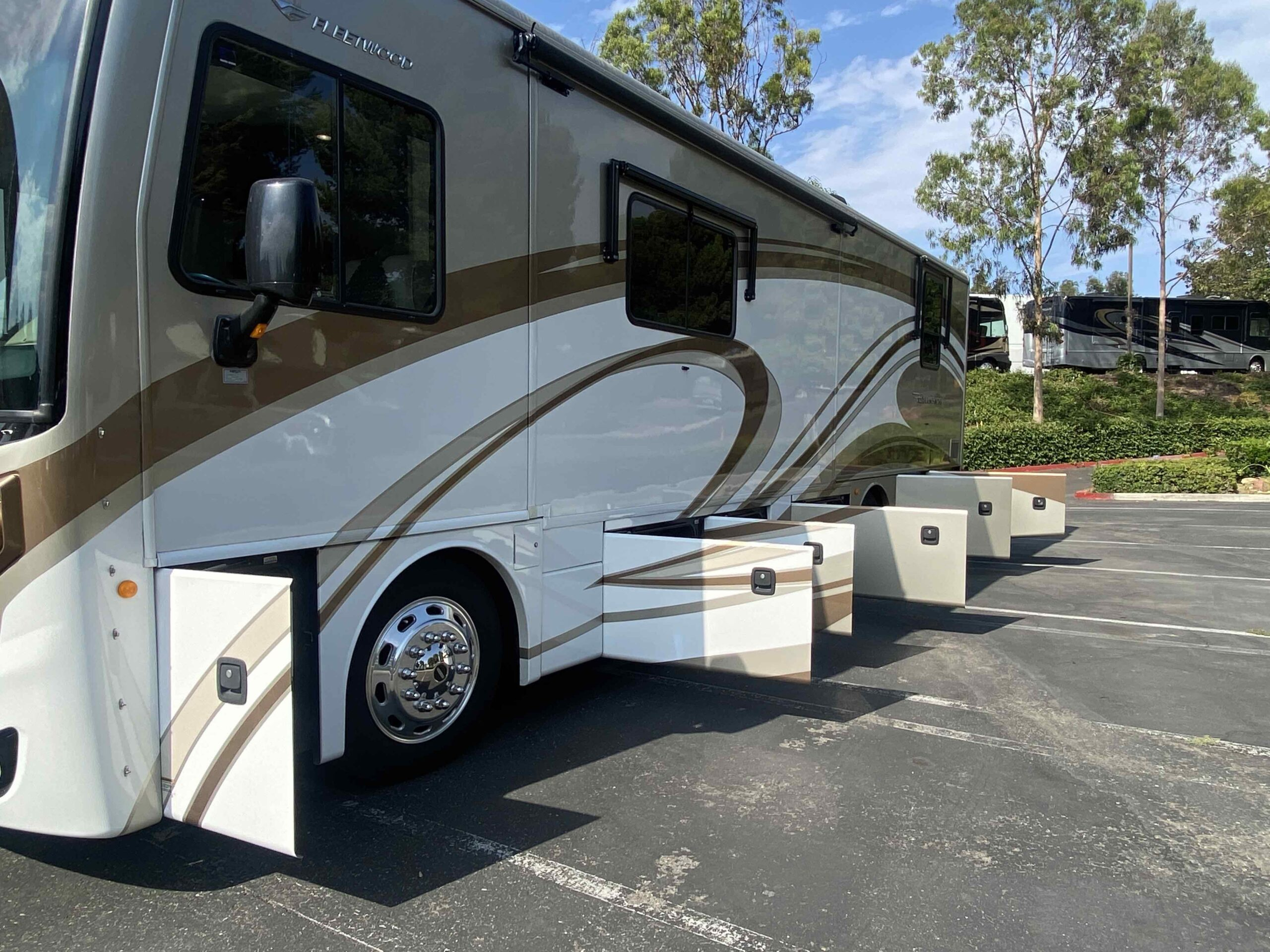 2013 Fleetwood Excursion 33A - Image 25