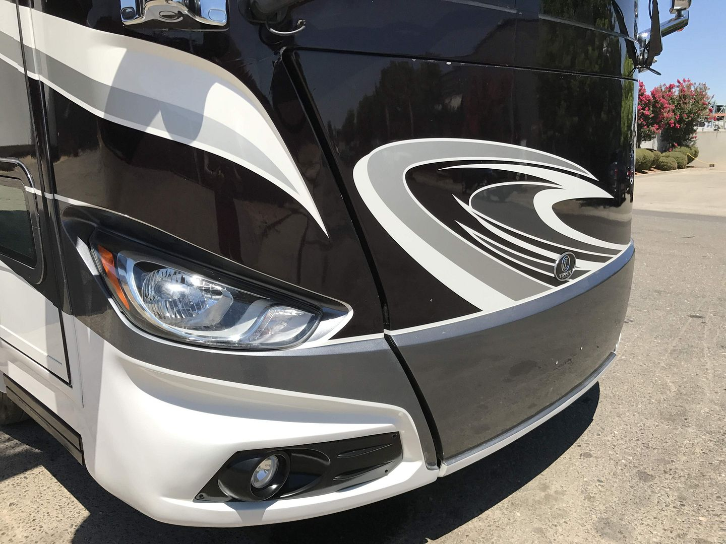 2016 Tiffin Phaeton 40AH - Image 27