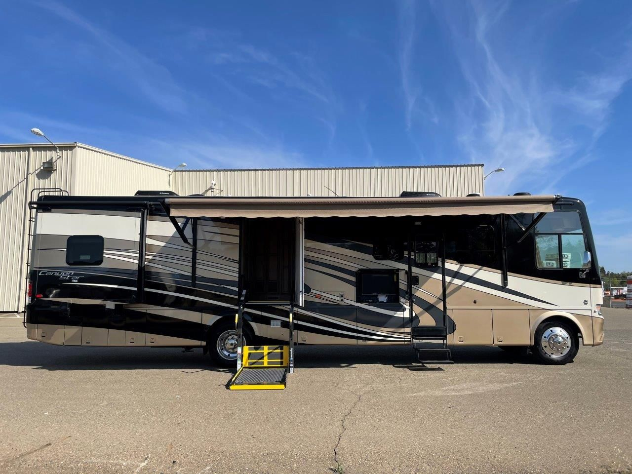 2016 Newmar Canyon Star 3911 - Image 26