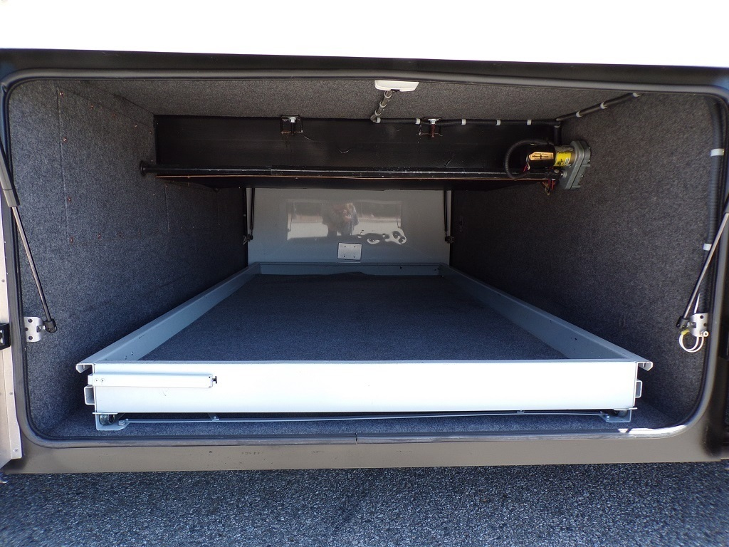 2005 Country Coach Allure 470 Series Mckenzie Bridge - Image 25