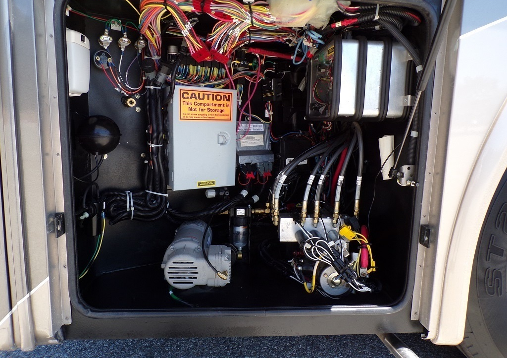 2005 Country Coach Allure 470 Series Mckenzie Bridge - Image 26