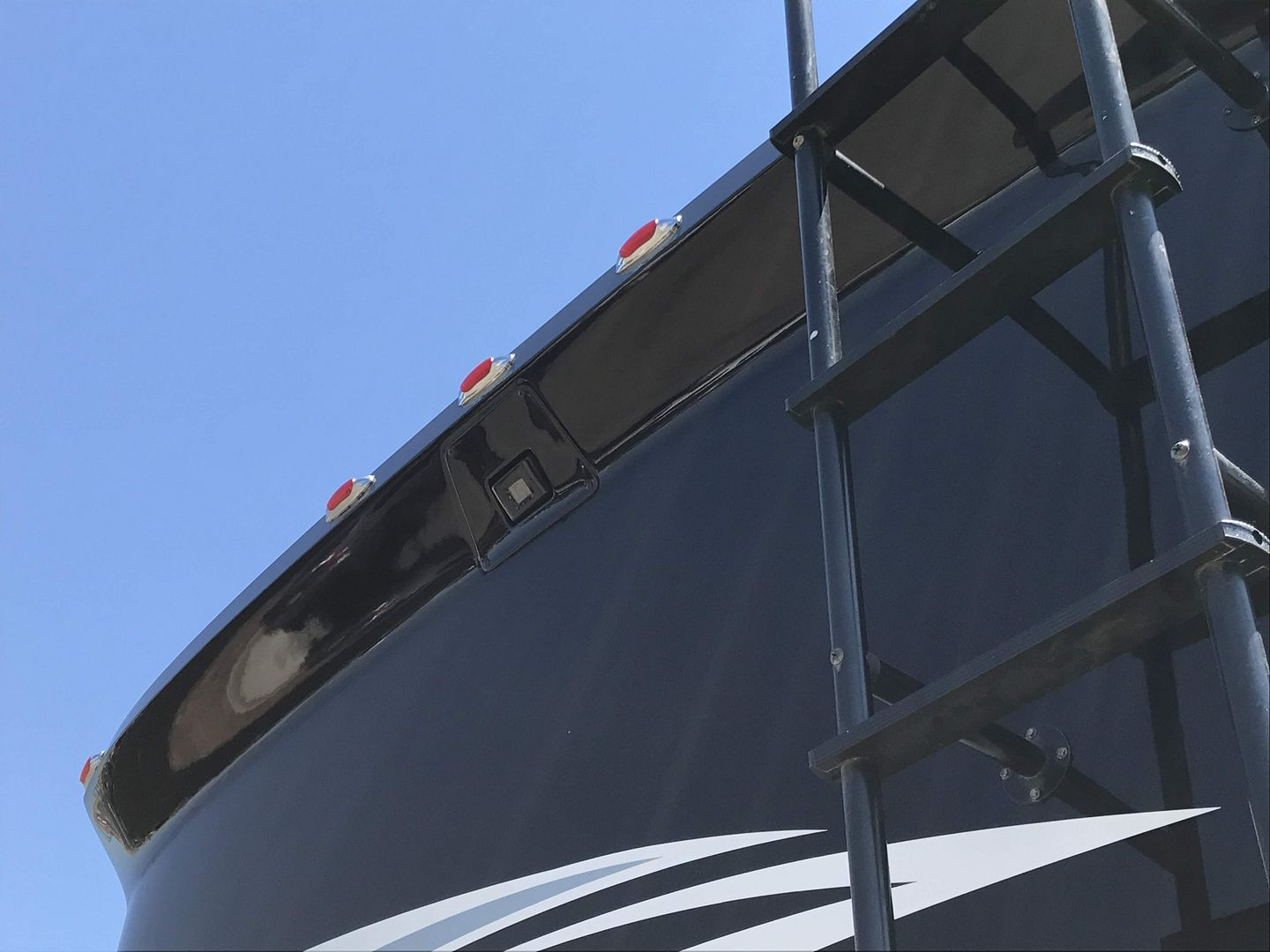 2016 Tiffin Phaeton 40AH - Image 29