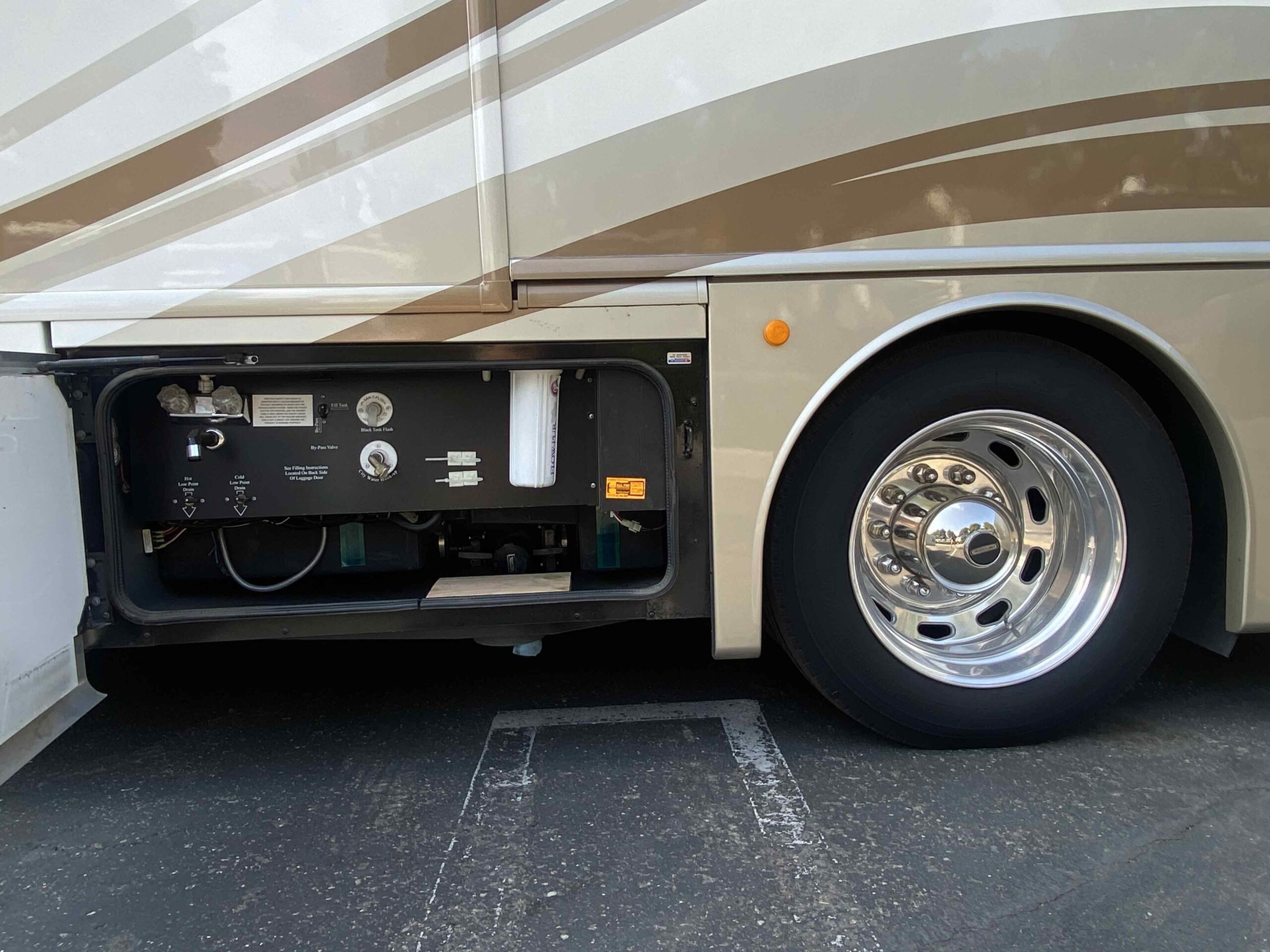 2013 Fleetwood Excursion 33A - Image 28