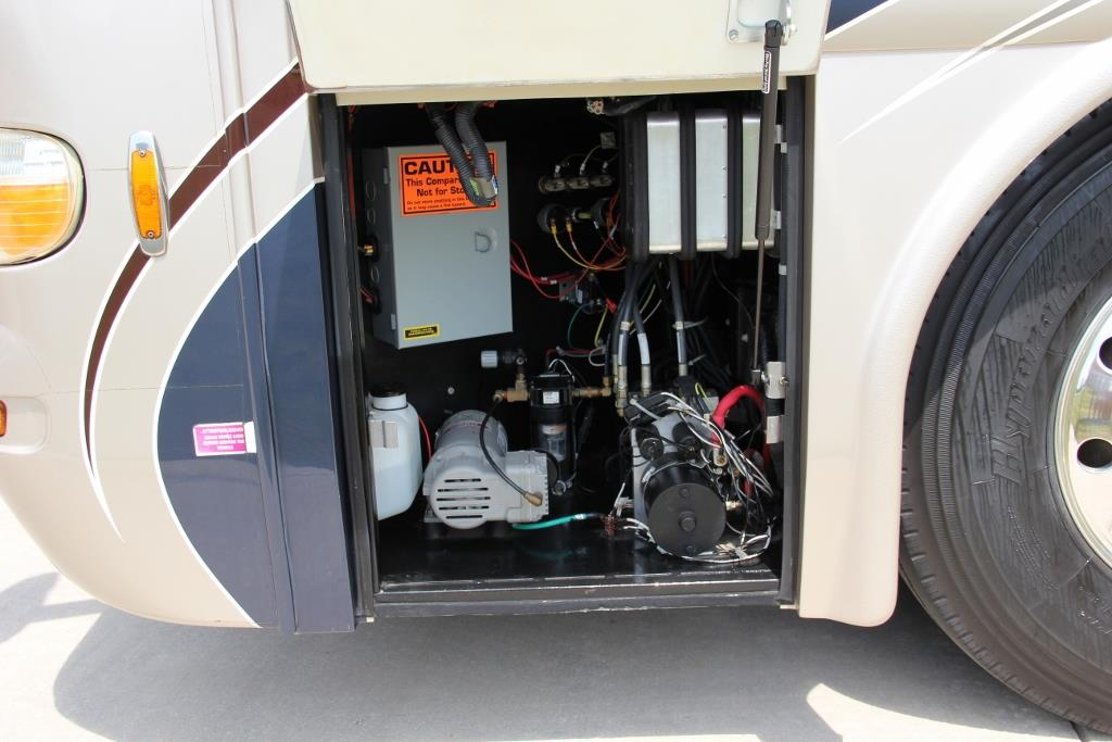 2004 Country Coach Intrigue Suite Escape - Image 8